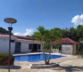 Melgar - Carmen de Apicalá Villa Claudia